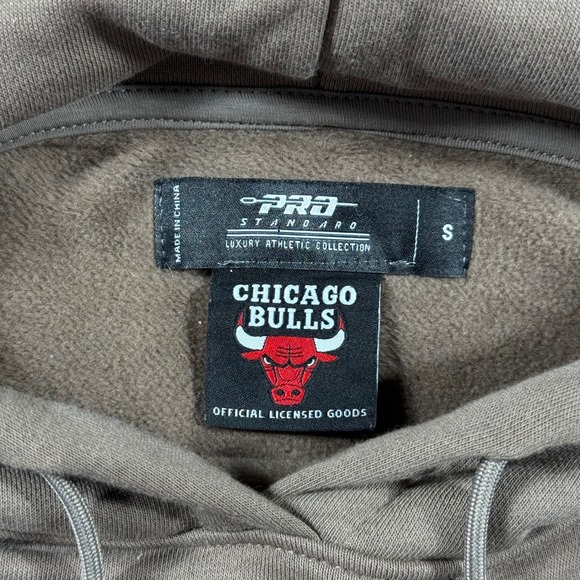 Pro Standard Chicago Bulls Brown Cropped Hoodie NBA Small Luxury Athletic - Picture 4 of 7